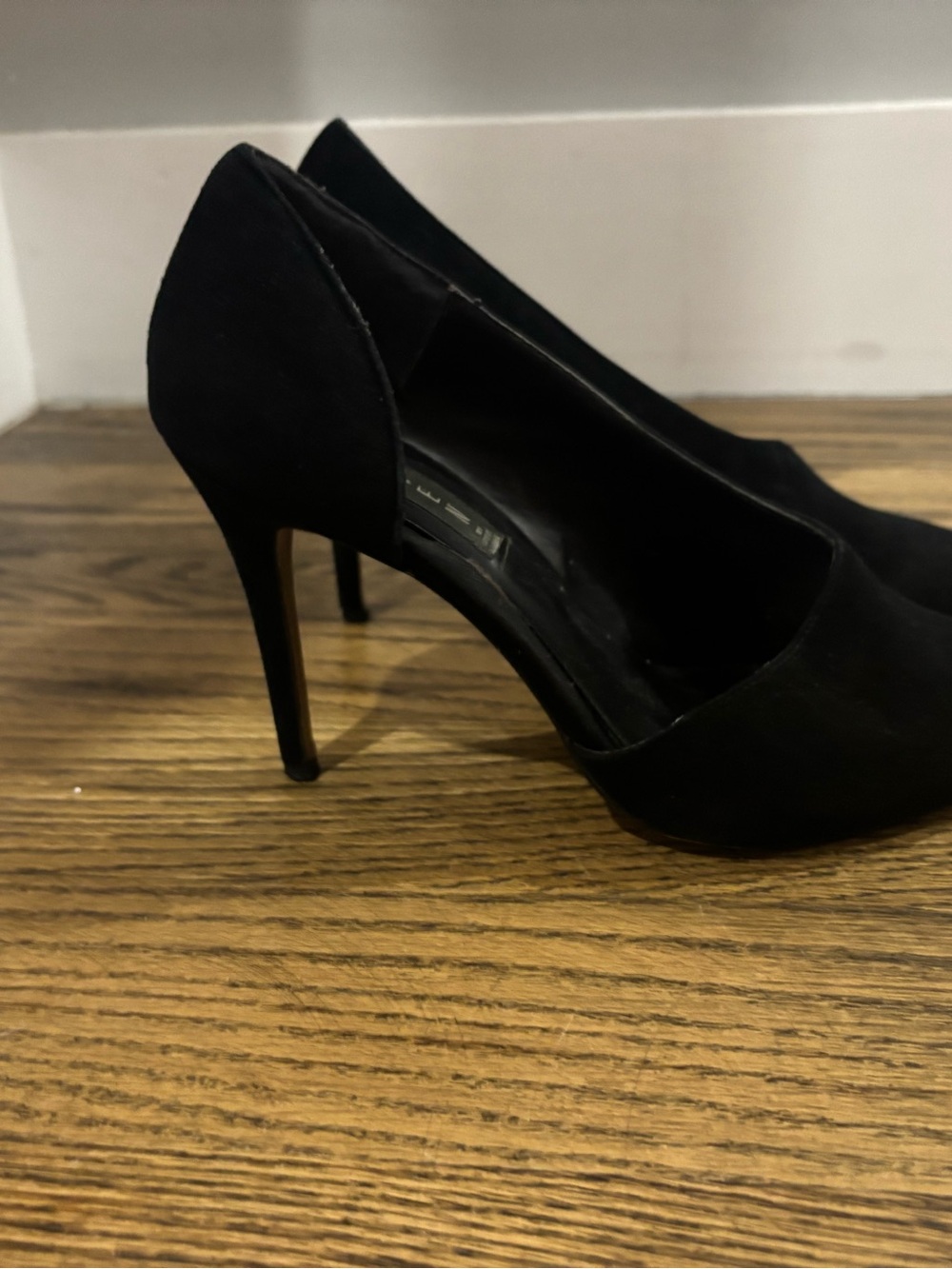 Steve by Steve Madden sz 8.5 black cut-out pumps - Picture 3 of 4